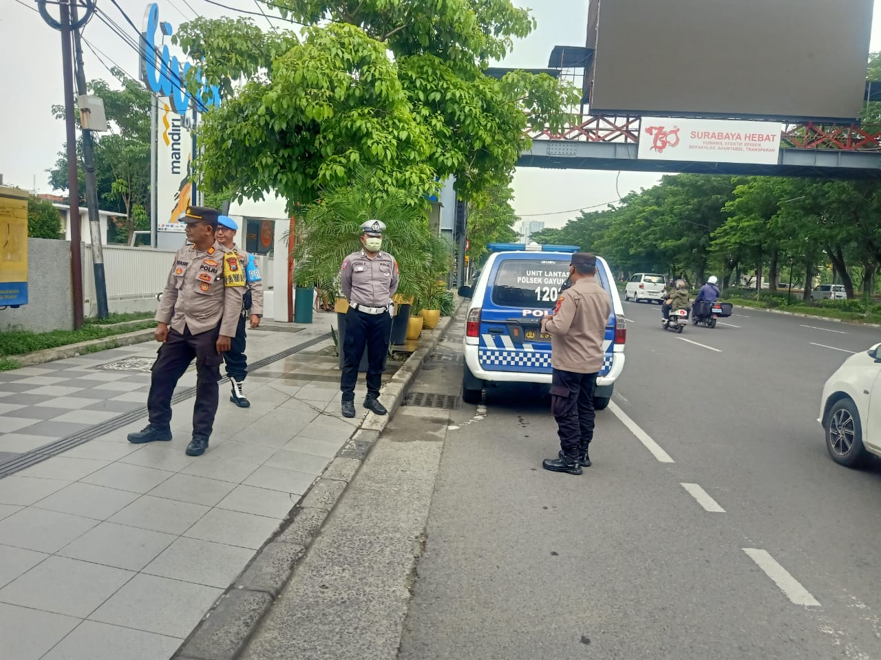 Patroli Polsek Gayungan Ciptakan Rasa Aman di Jalur Frontage Ahmad Yani Surabaya