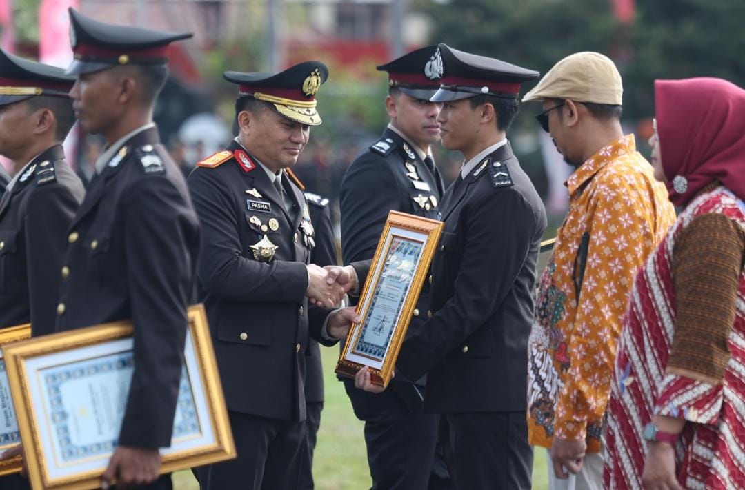 Polda Jatim Gelar Upacara HUT Ke-81 RI, Wakapolda Tekankan Soliditas dan Integritas