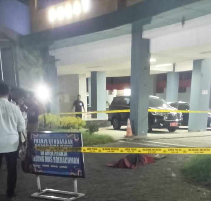 Mahasiswa Unej Ditemukan Tewas Misterius di Depan Gedung, Diduga Bunuh Diri Loncat dari Lantai 8