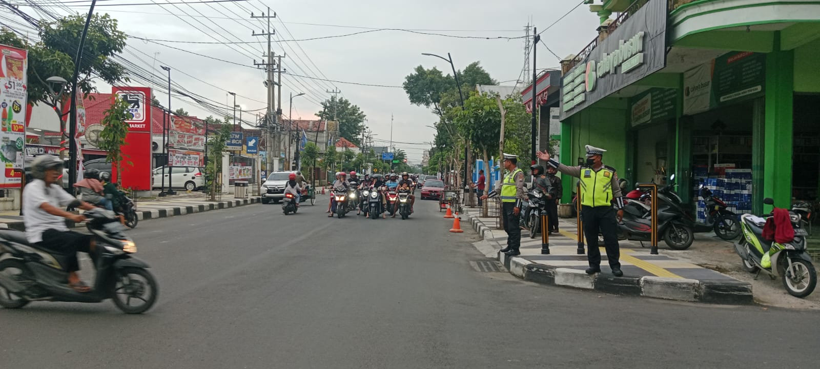 Jelang Buka Puasa, Jajaran Polsek Bojonegoro Kota Atur Lalu Lintas