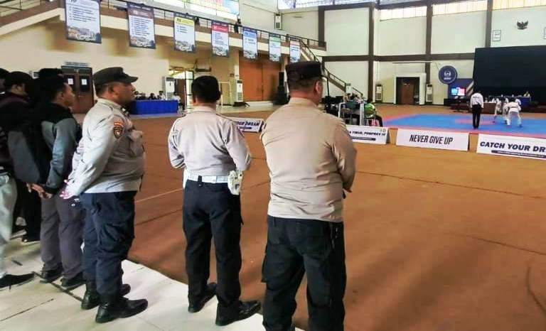Polsek Gayungan Kawal Penutupan Cabor Jujitsu Pomprov Jatim III 2025