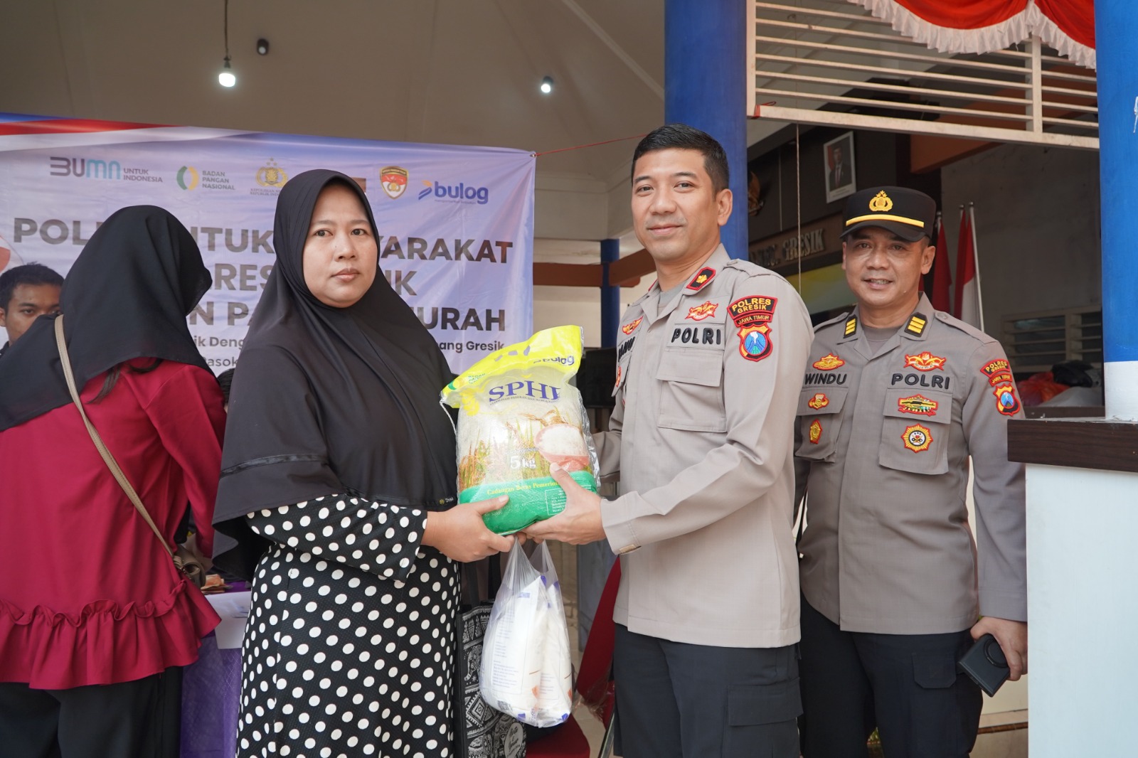 Peduli Masyarakat, Polres Gresik Gelar Gerakan Pangan Murah