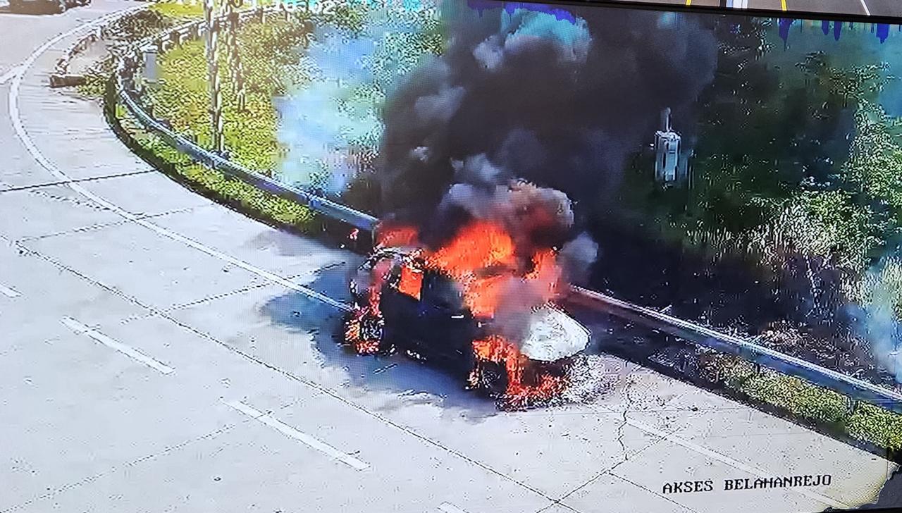 BMW Terbakar di Pintu Tol Belahanrejo Gresik, Ini Kata Pengemudi
