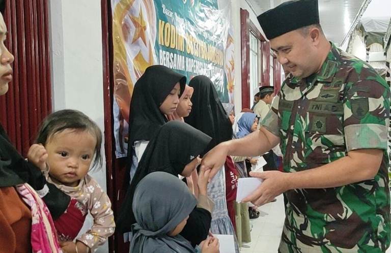 Kodim 0813 Bojonegoro Gelar Baksos dan Bazar Murah di KDKMP Pungpungan Kalitidu