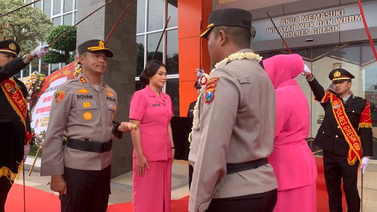 Kapolres Gresik AKBP Rovan Richard Mahenu Prioritaskan Kunjungan Pertama ke Pulau Bawean