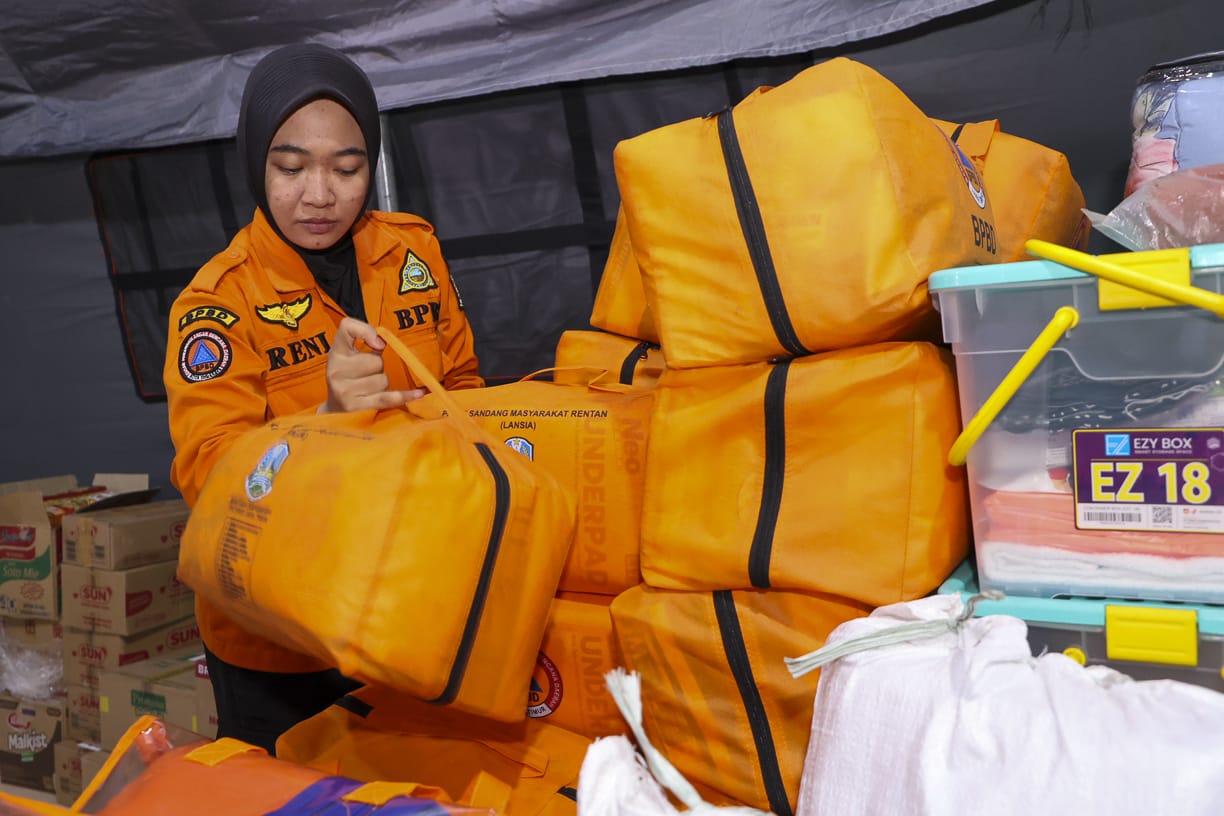 Pemkot Surabaya Kirim 2,2 Ton Beras dan Donasi Rp194,9 Juta untuk Korban Bencana Sumatera