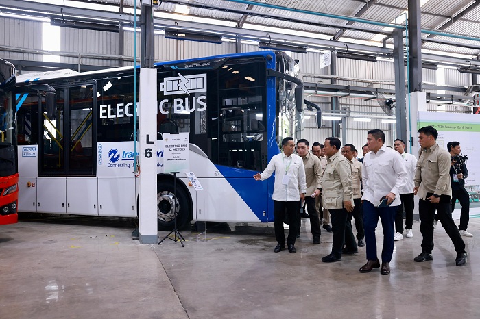 Prabowo Tinjau dan Resmikan Pabrik Perakitan Kendaraan Listrik di Magelang