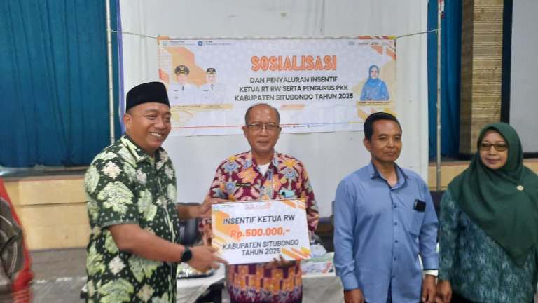 Pemkab Situbondo Salurkan Insentif bagi Ketua RT, RW, dan Pengurus PKK