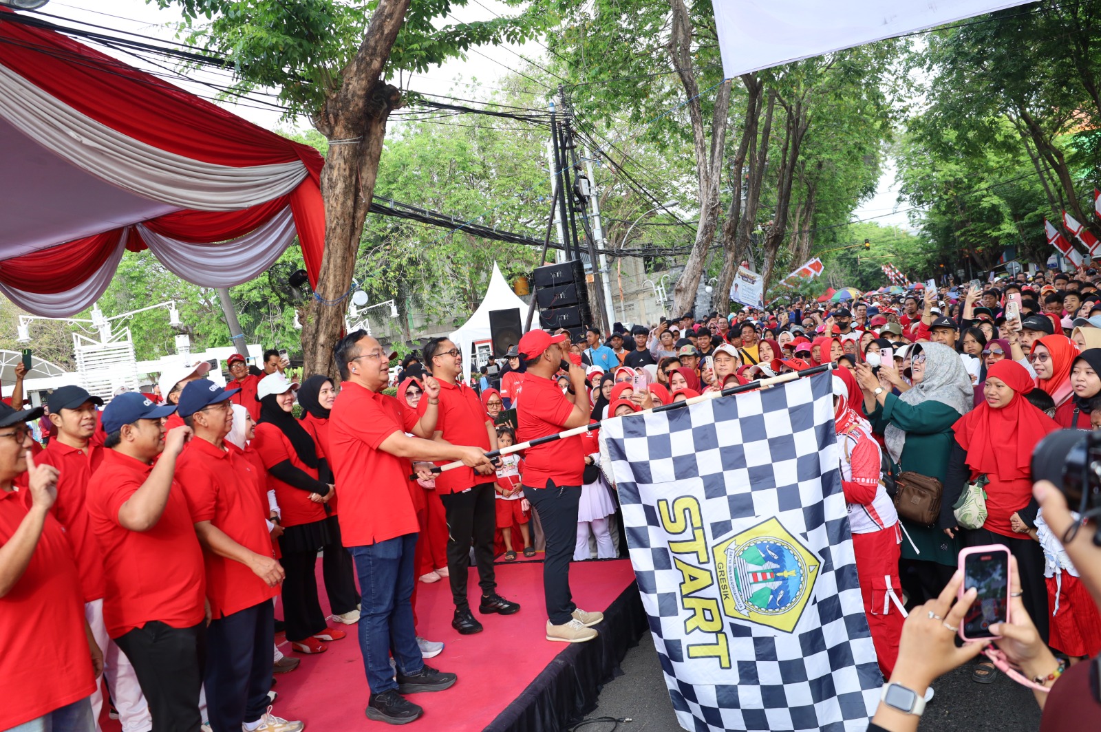 Semarak HUT Ke-81 RI, Kapolres Gresik Hadiri Jalan Sehat dan Pastikan Pengamanan Berjalan Optimal
