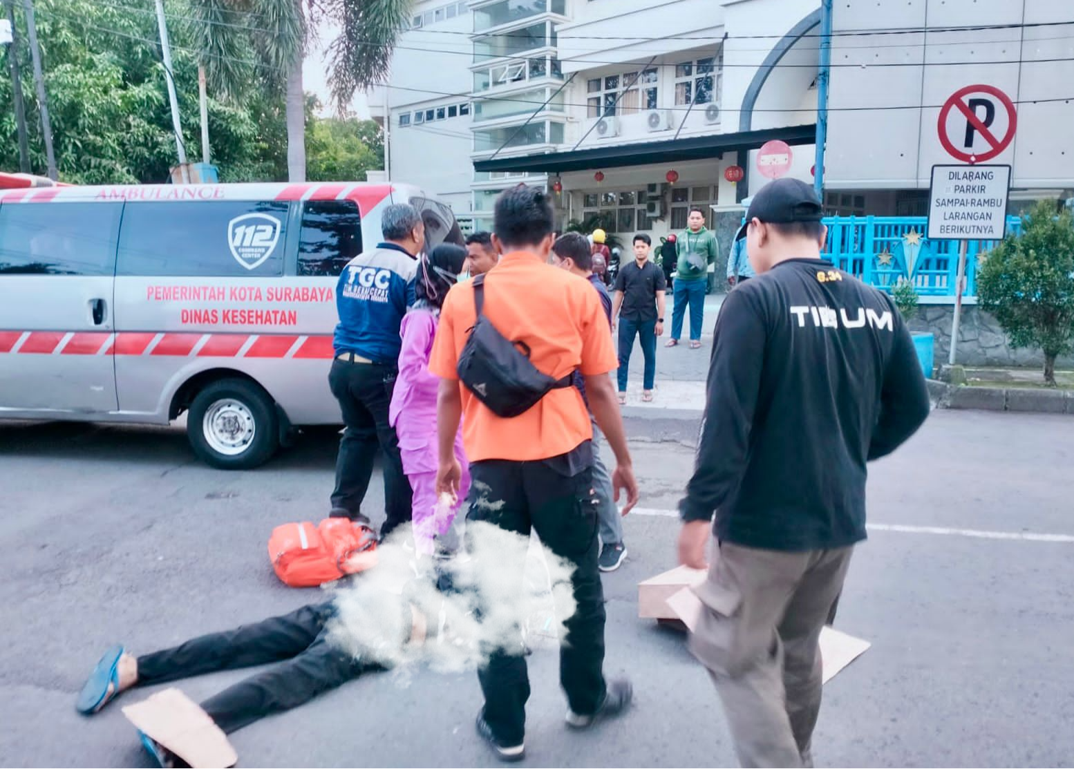 Seberangi Jalan Joyoboyo, Lansia Tewas Tertabrak Suroboyo Bus