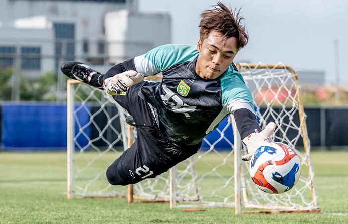 Ernando Ari Menantang Eliano Reijnders untuk Cetak Gol ke Gawangnya