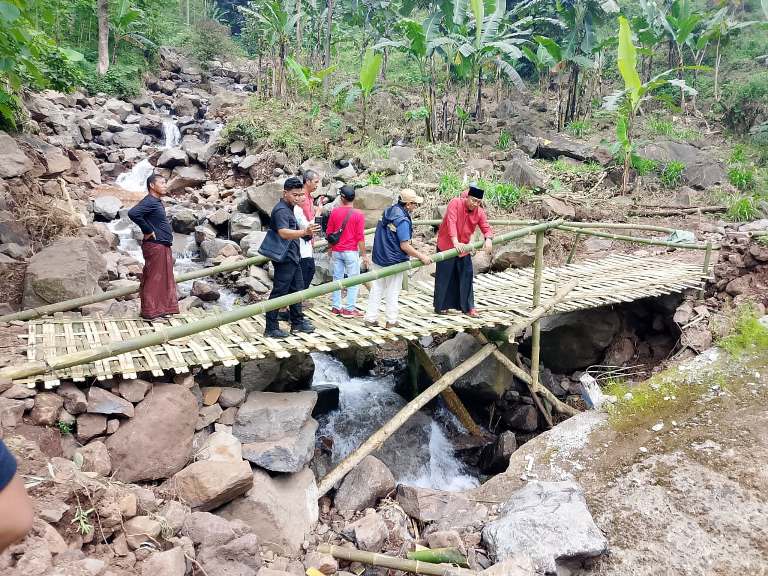 Tinjau Dampak Bencana di Jatibanteng, Bupati Situbondo Siapkan Perbaikan Darurat