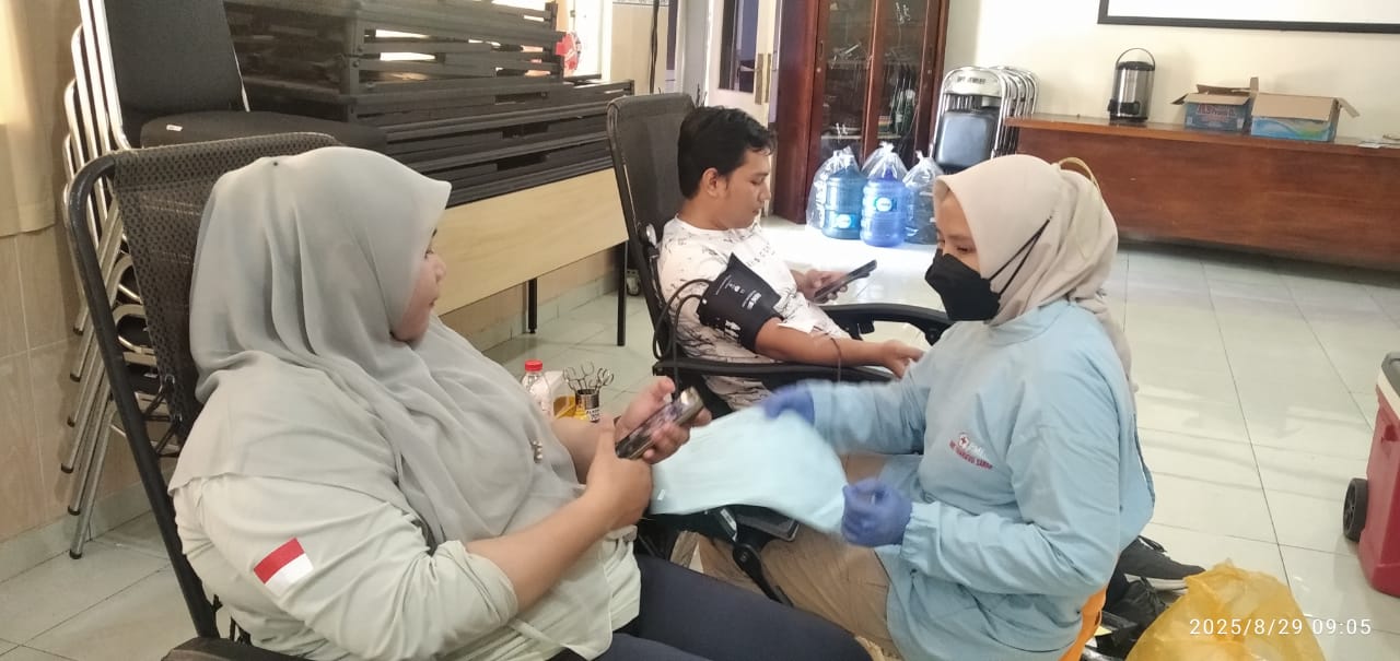 Peringati HUT Ke-80 RI, PMI Jember Gandeng UPT PU Binamarga Sukses Gelar Donor Darah