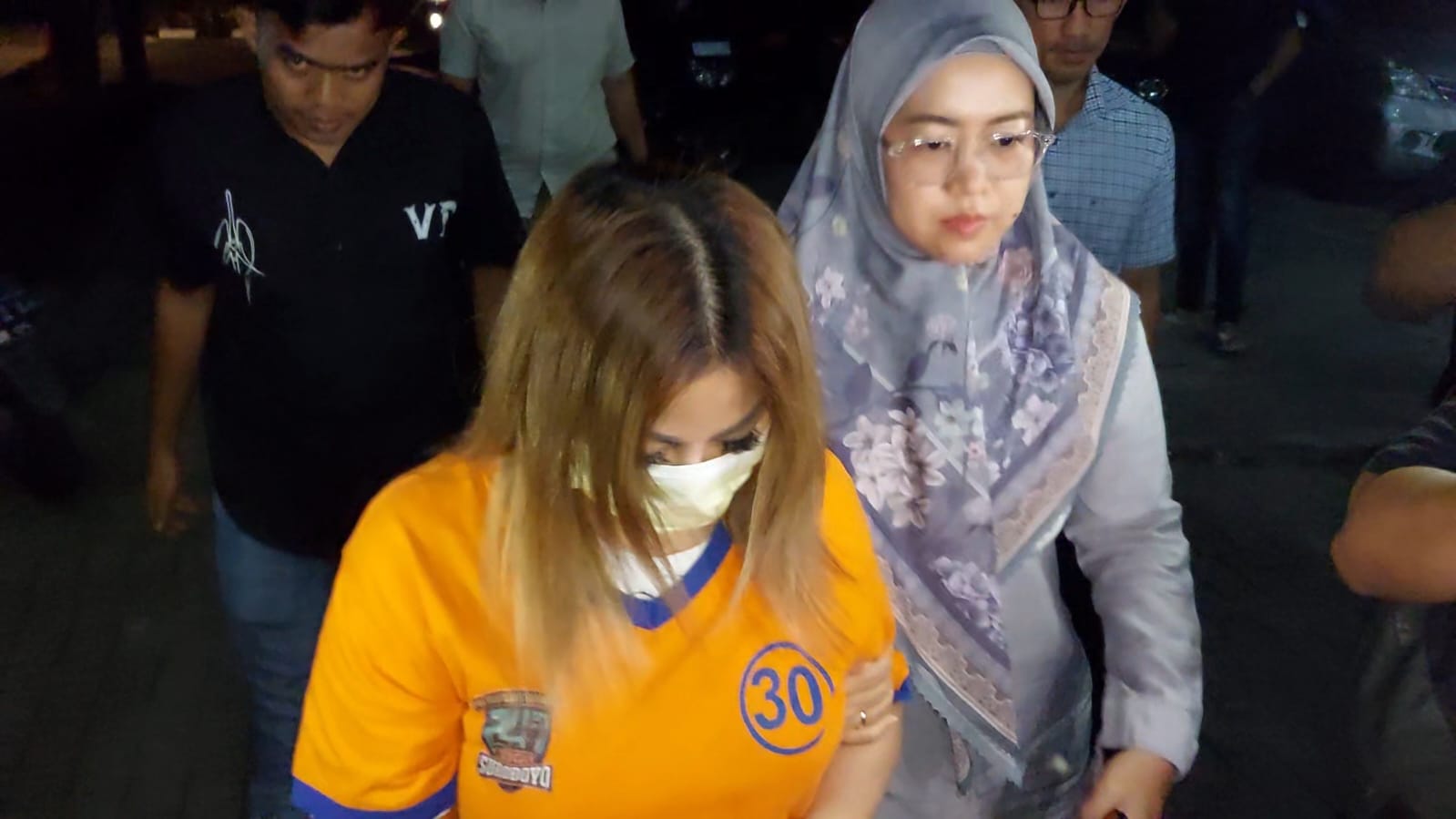 Sempat Disembunyikan, Jan Hwa Diana Serahkan 108 Ijazah Karyawan Saat Diperiksa Polda Jatim