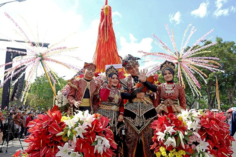 Surabaya Vaganza 2025: Pukau Ribuan Warga Saksikan Spektakulernya Surabaya Vaganza