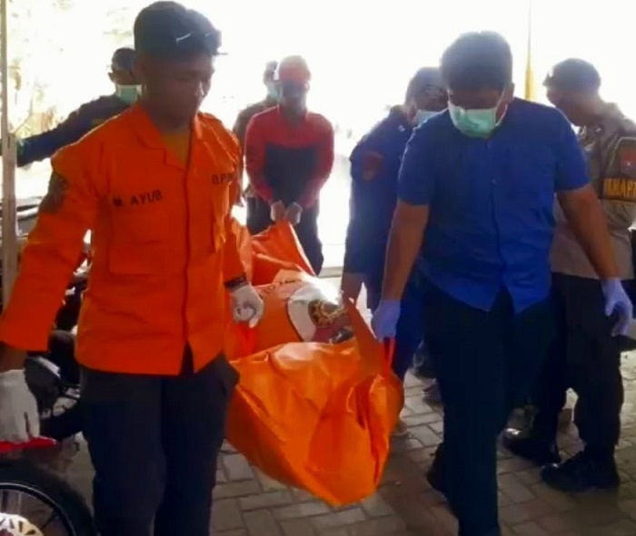 Nelayan Temukan Jasad Pria Mengapung di Bawah Suramadu, Identitas Belum Terungkap