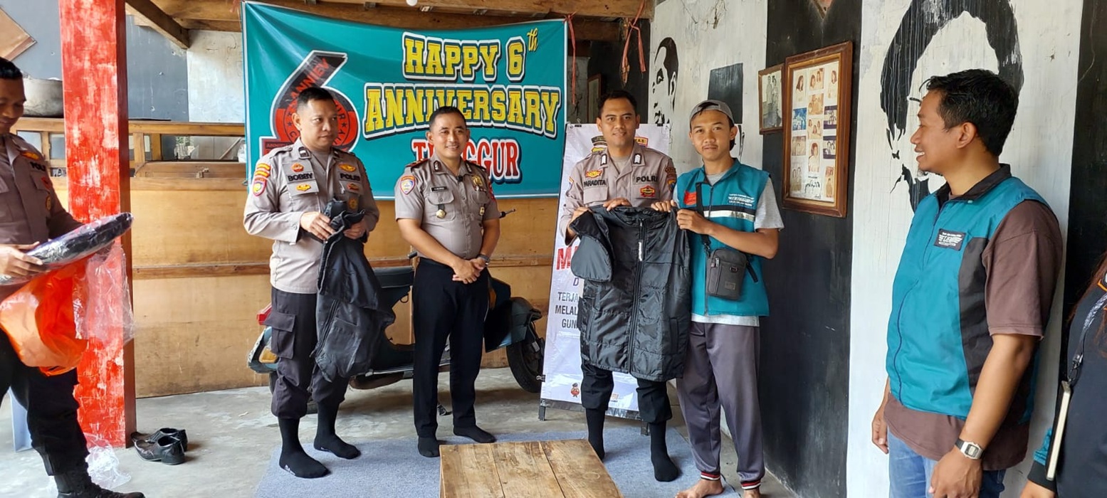 Satbinmas Polres Situbondo Ajak Driver Ojol Aktif Laporkan Kriminalitas ke Hotline 110