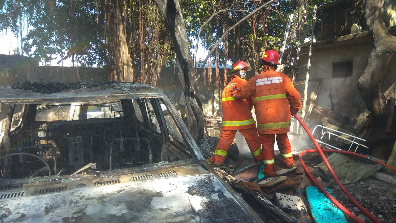 Garasi Mobil di Usman Sadar Dilalap Api, 3 Mobil Hangus