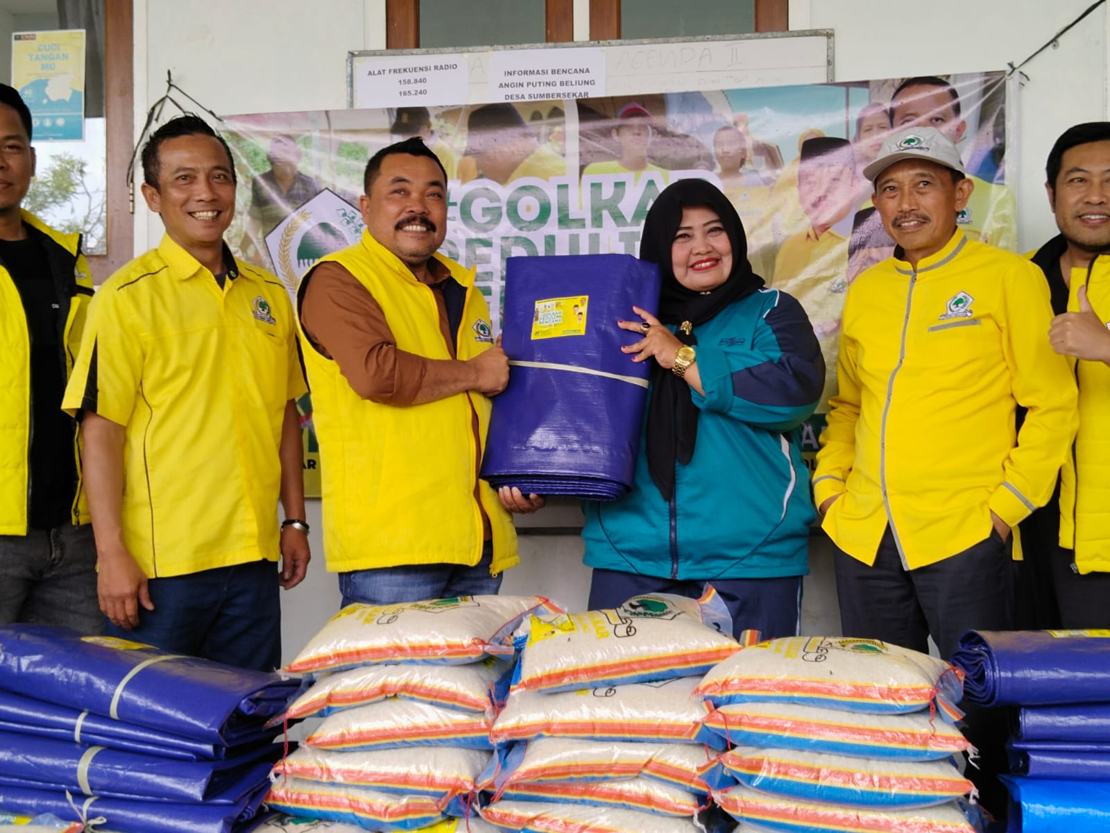 DPD Golkar Kabupaten Malang Salurkan Bantuan ke Warga Sumbersekar