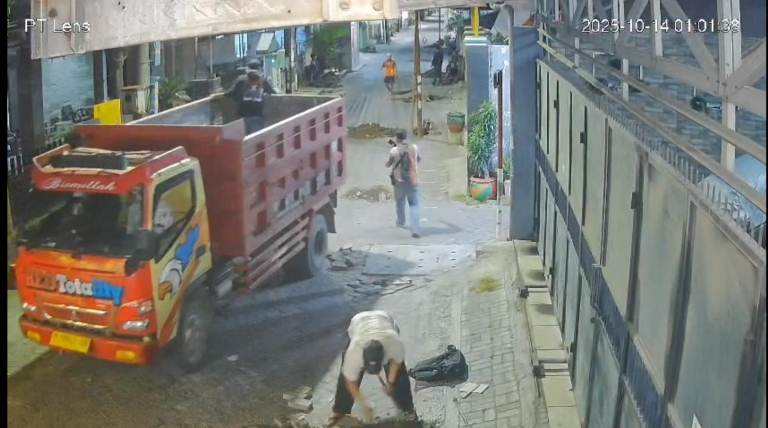 Komplotan Maling Kabel Telkom Beraksi di Pacar Kembang, Surabaya Resah