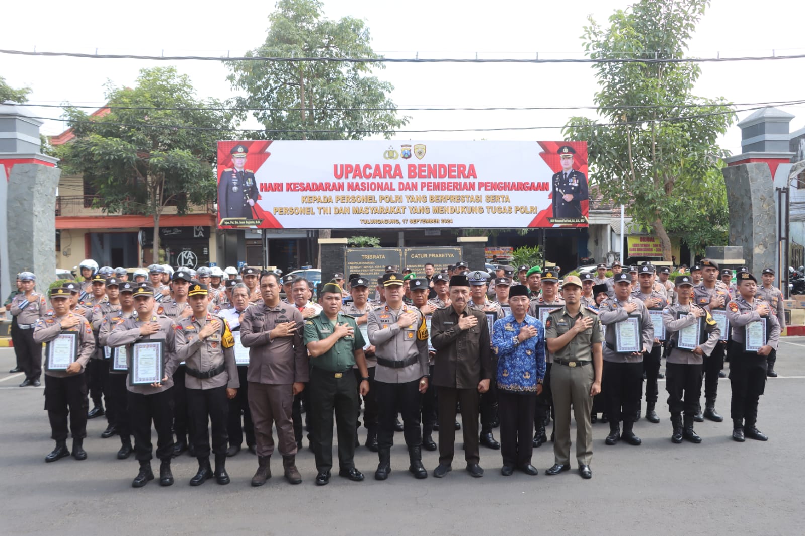 Berprestasi dan Lahirkan Inovasi, Puluhan Anggota Polres Tulungagung Diganjar Reward