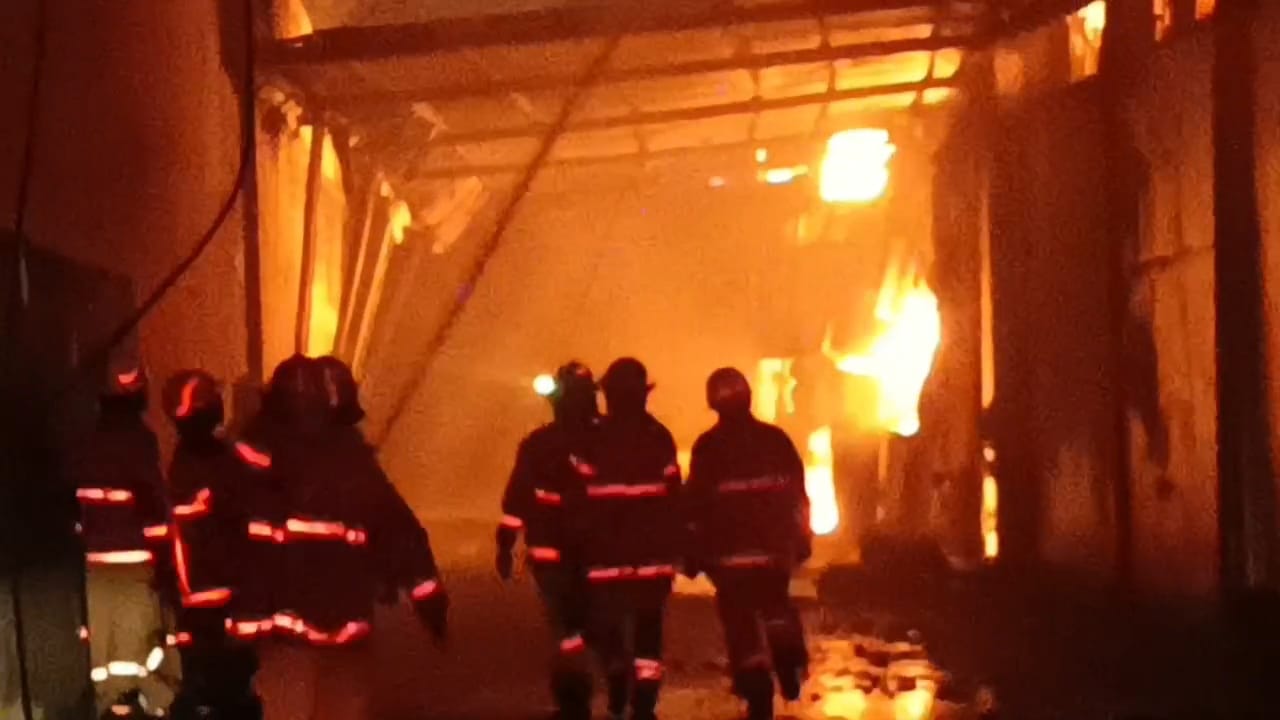 Sejumlah Fakta Kebakaran Gudang Produksi Sandal Ardilles Tanjungsari