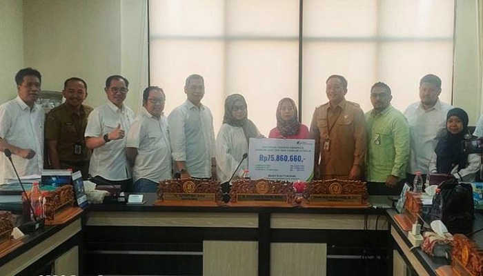 Dibantu Komisi D, Janda Satpam di Surabaya Akhirnya Terima Manfaat BPJS Ketenagakerjaan Rp 75 Juta