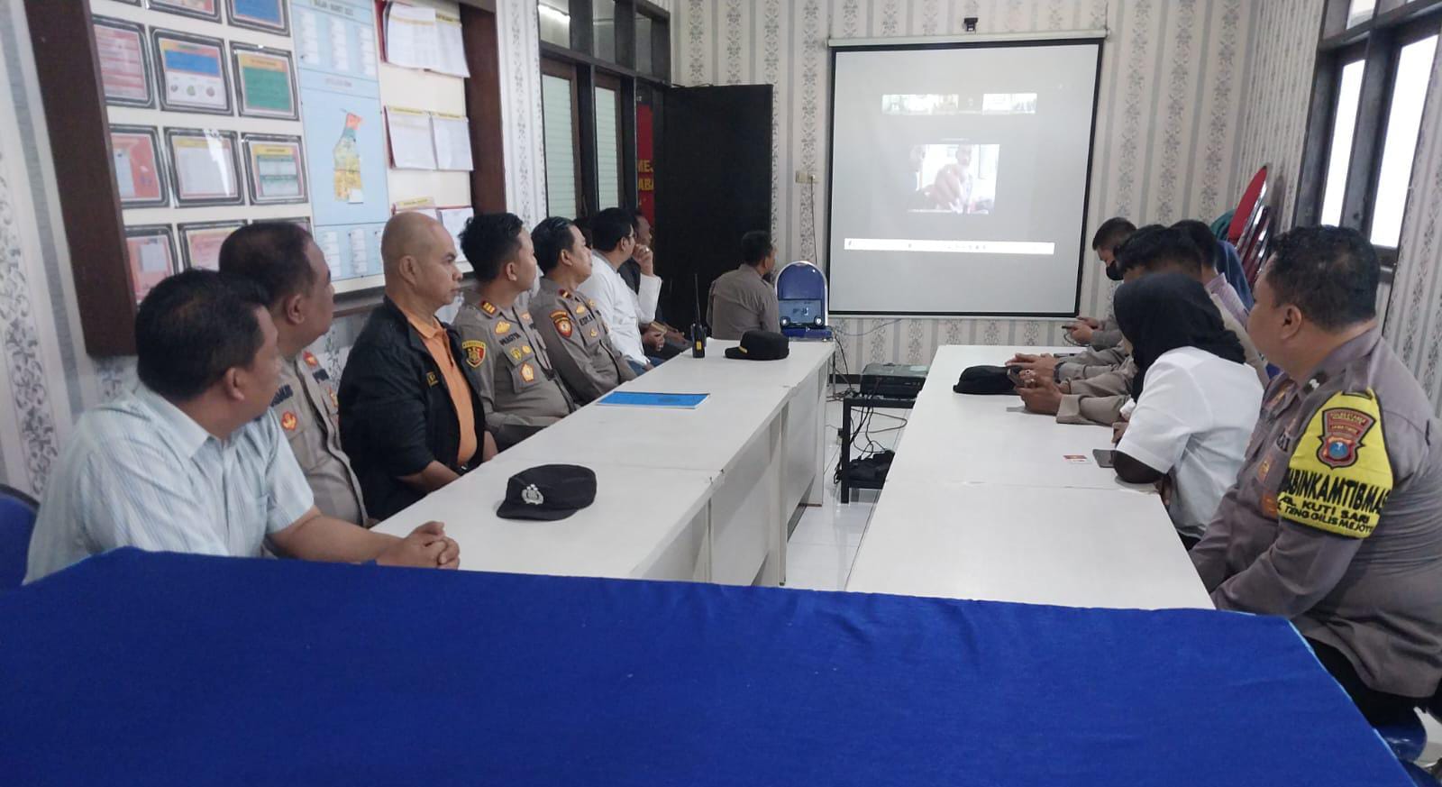 Polsek Tenggilis Mejoyo Gelar Binrohtal, Tingkatkan Iman dan Takwa Anggota