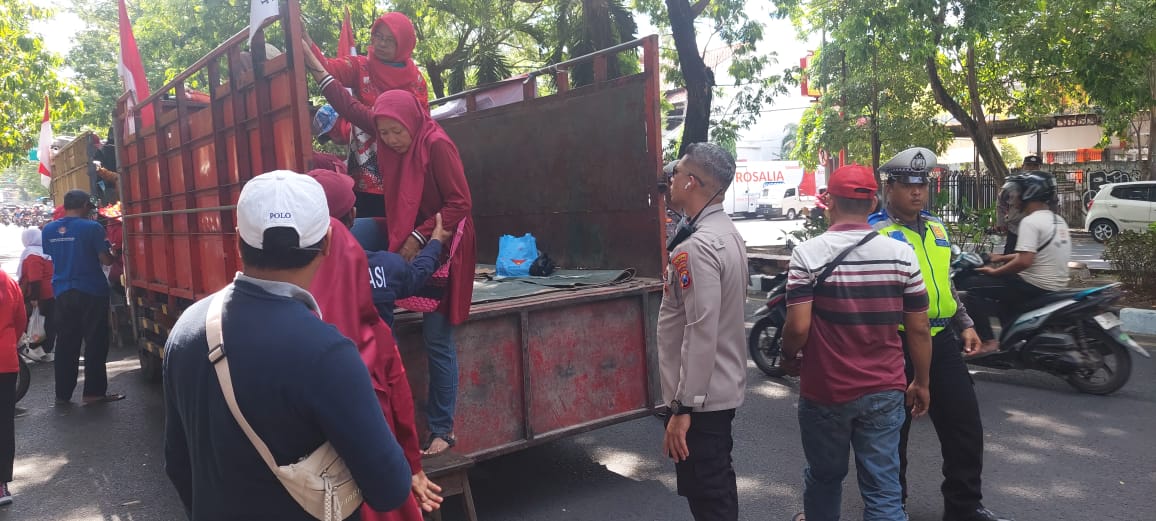 Polsek Sawahan Amankan Aksi Unjuk Rasa di Pengadilan Negeri Surabaya