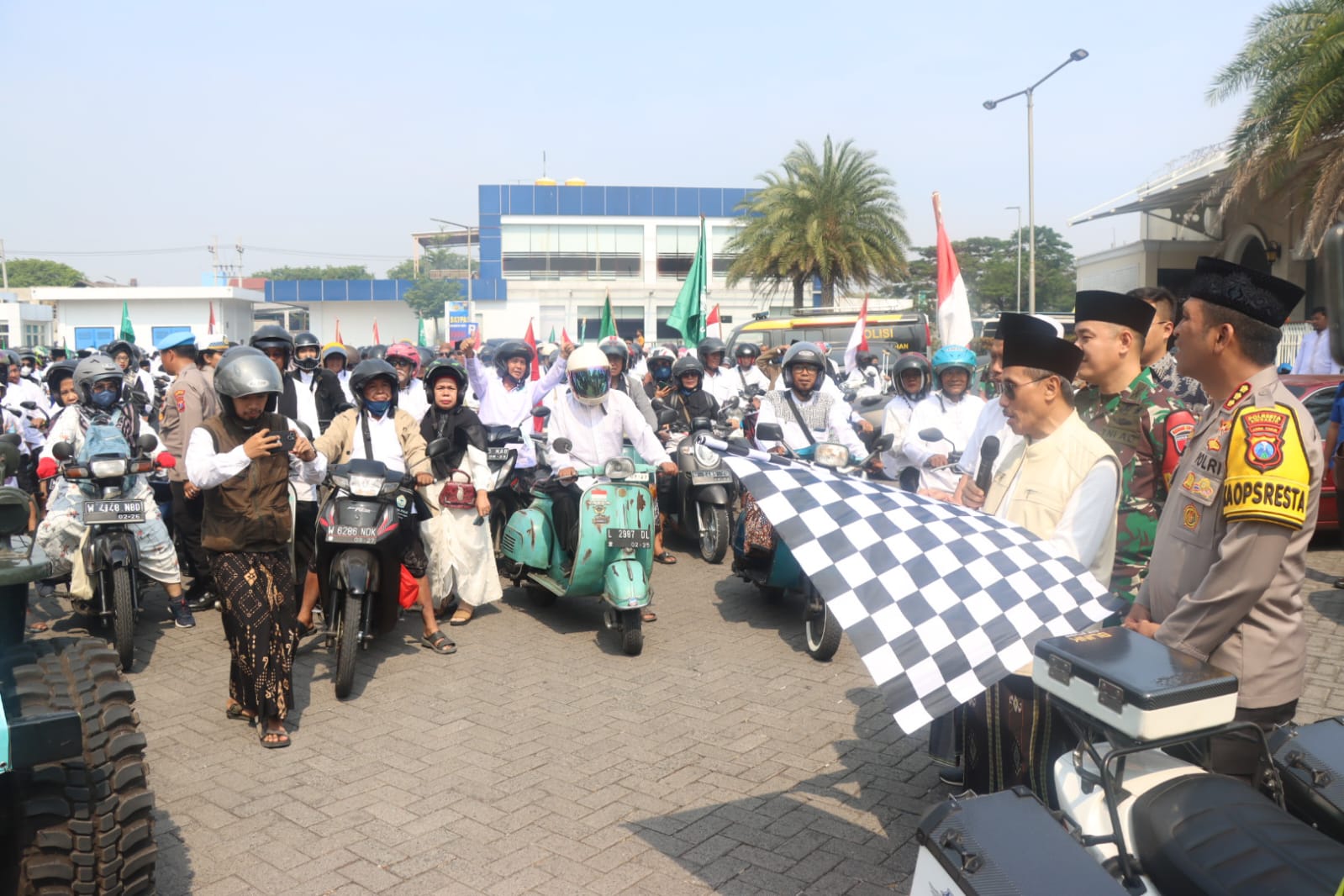 Hari Santri, Polisi Sidoarjo Gelorakan Tertib Lalin 