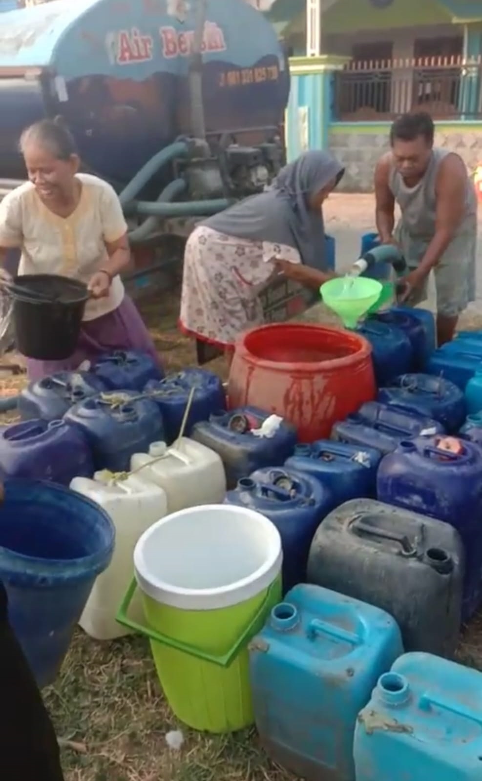 PT Ababil Group Salurkan Air Bersih 50 Ribu Liter di Desa Terdampak Kekeringan