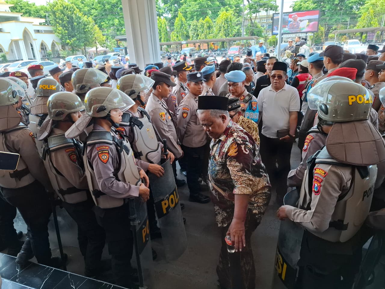 Kuasa Hukum Minta Makam Winongan Dinormalisasi dan Dua Warga Dibebaskan