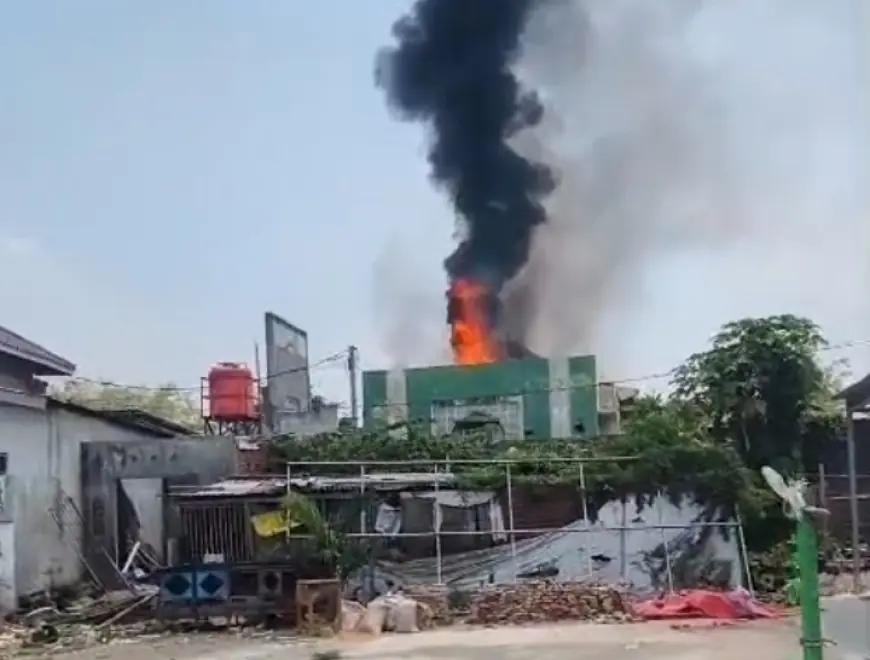 Ponpes Al Hikmah Jombang Terbakar, 80 Santri Berhamburan Selamatkan Diri