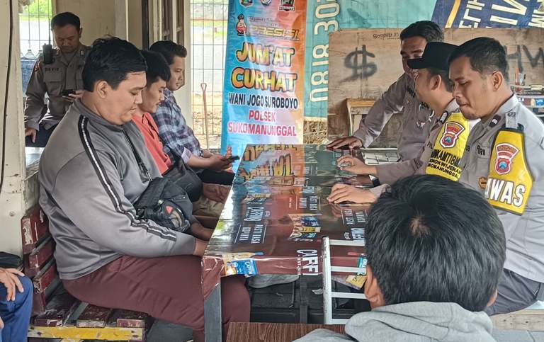 Polsek Sukomanunggal Gelar Jumat Curhat, Dengarkan Langsung Keluhan Warga Surabaya