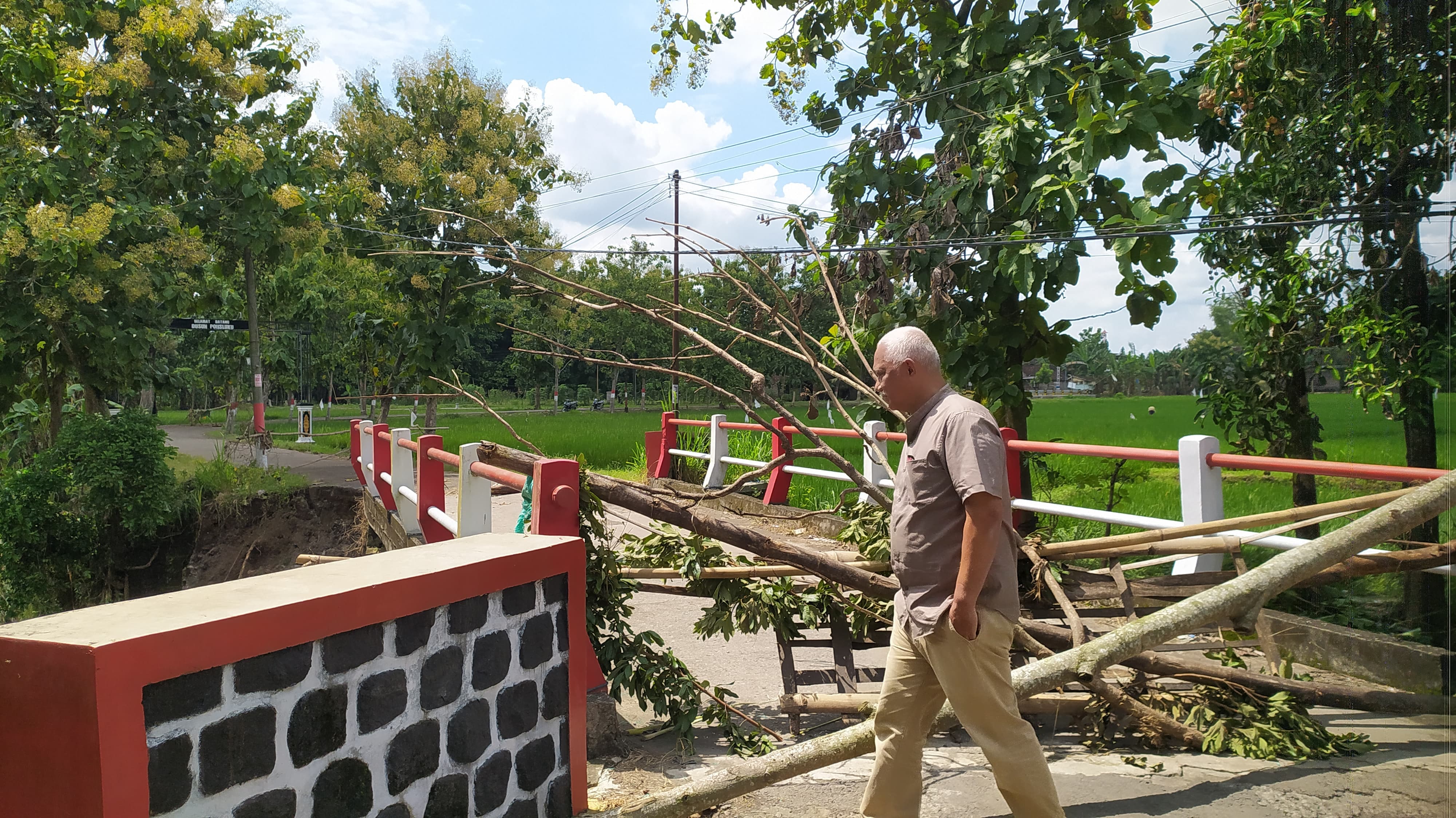 Sayap Jembatan Penghubung 2 Desa di Ngawi Putus Diterjang Banjir