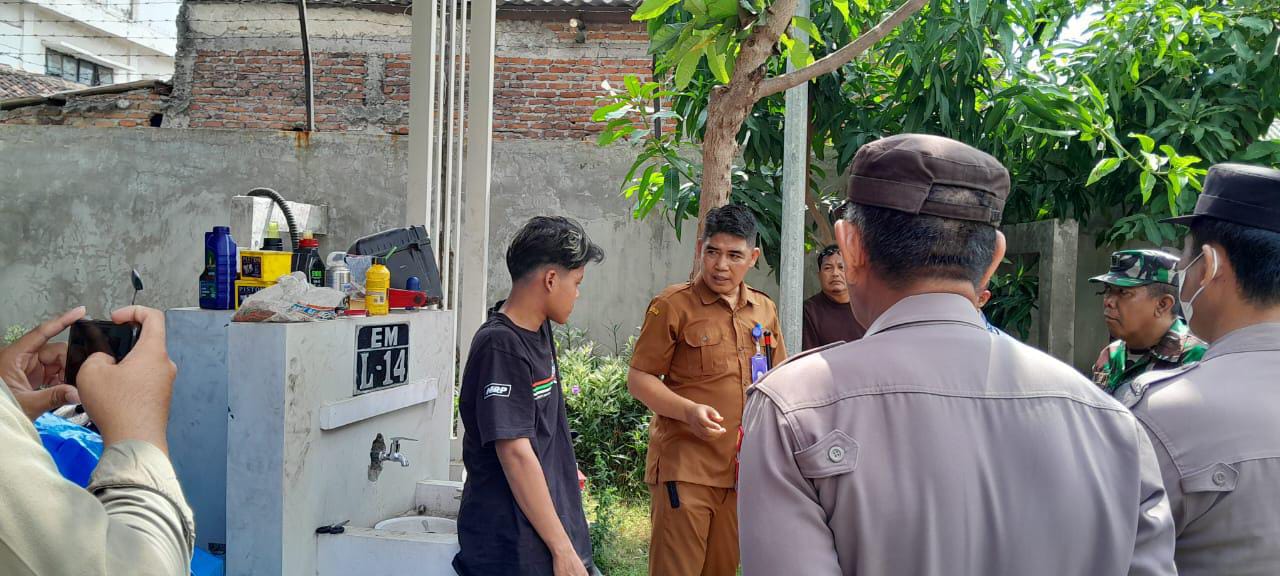Polsek Rungkut Bareng Satpol PP Respons Aduan Warga Soal Bengkel Tak Berizin