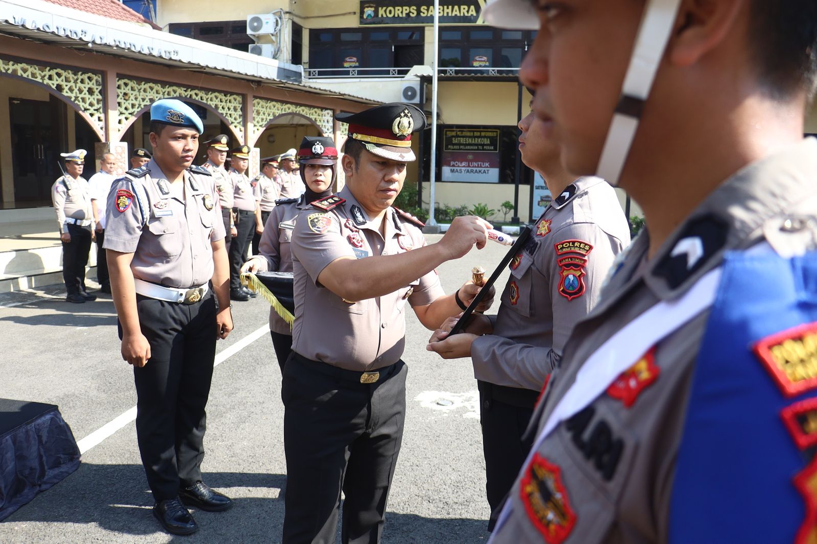 Polres Tanjung Perak PTDH Anggota, Kapolres AKBP Wahyu Hidayat Tekankan Penegakan Integritas
