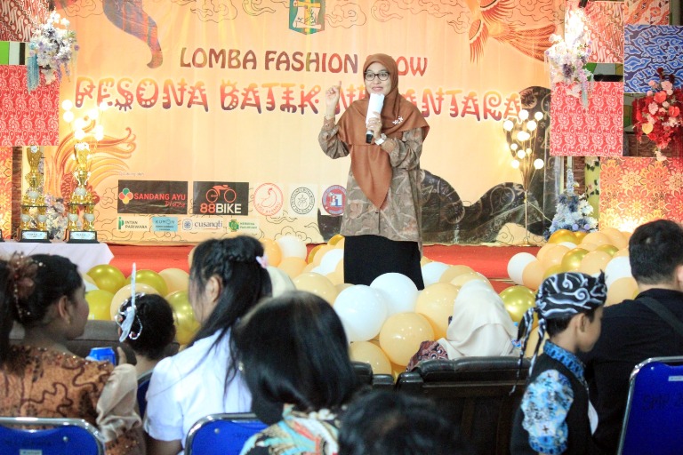 Anak-Anak PAUD–SD Lomba Fashion Show Batik di Kota Pasuruan