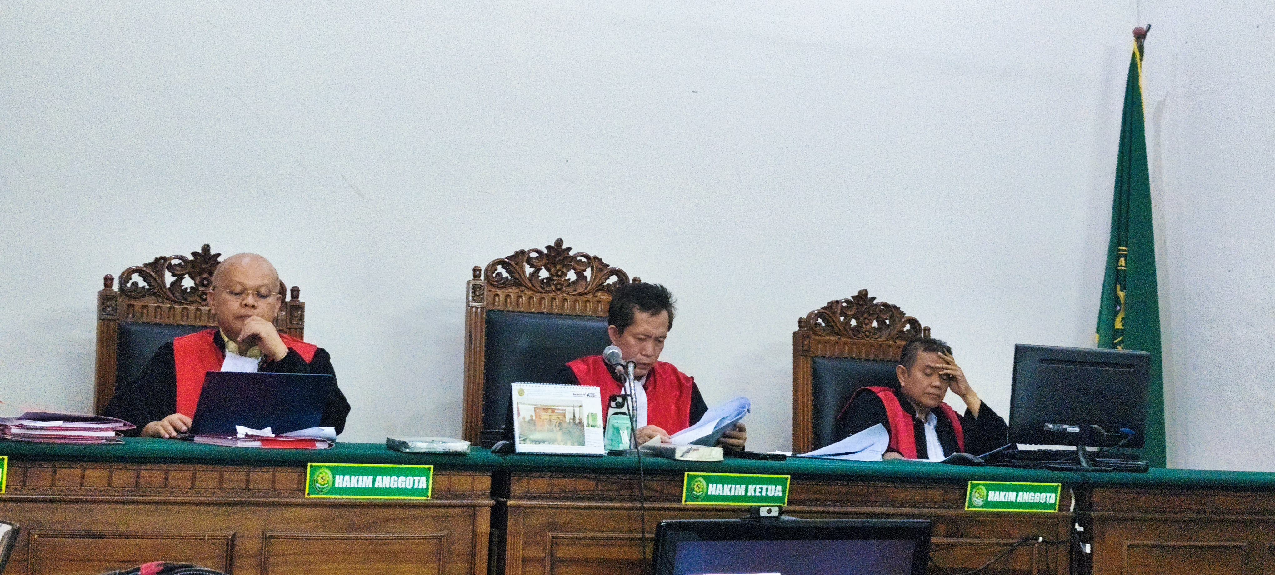 Sajam di Pinggang Bikin Warga Surabaya Berurusan dengan Hukum