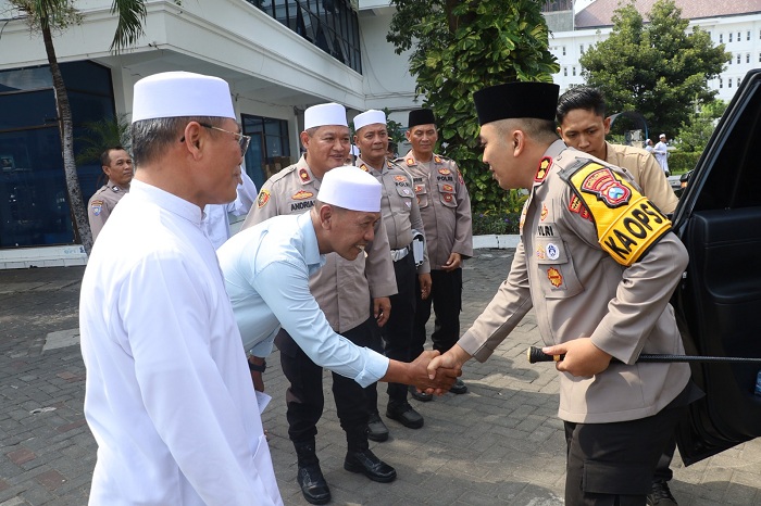 Kapolres Pelabuhan Tanjung Perak Jalin Silaturahmi Erat dengan Ponpes Al Fitrah Surabaya