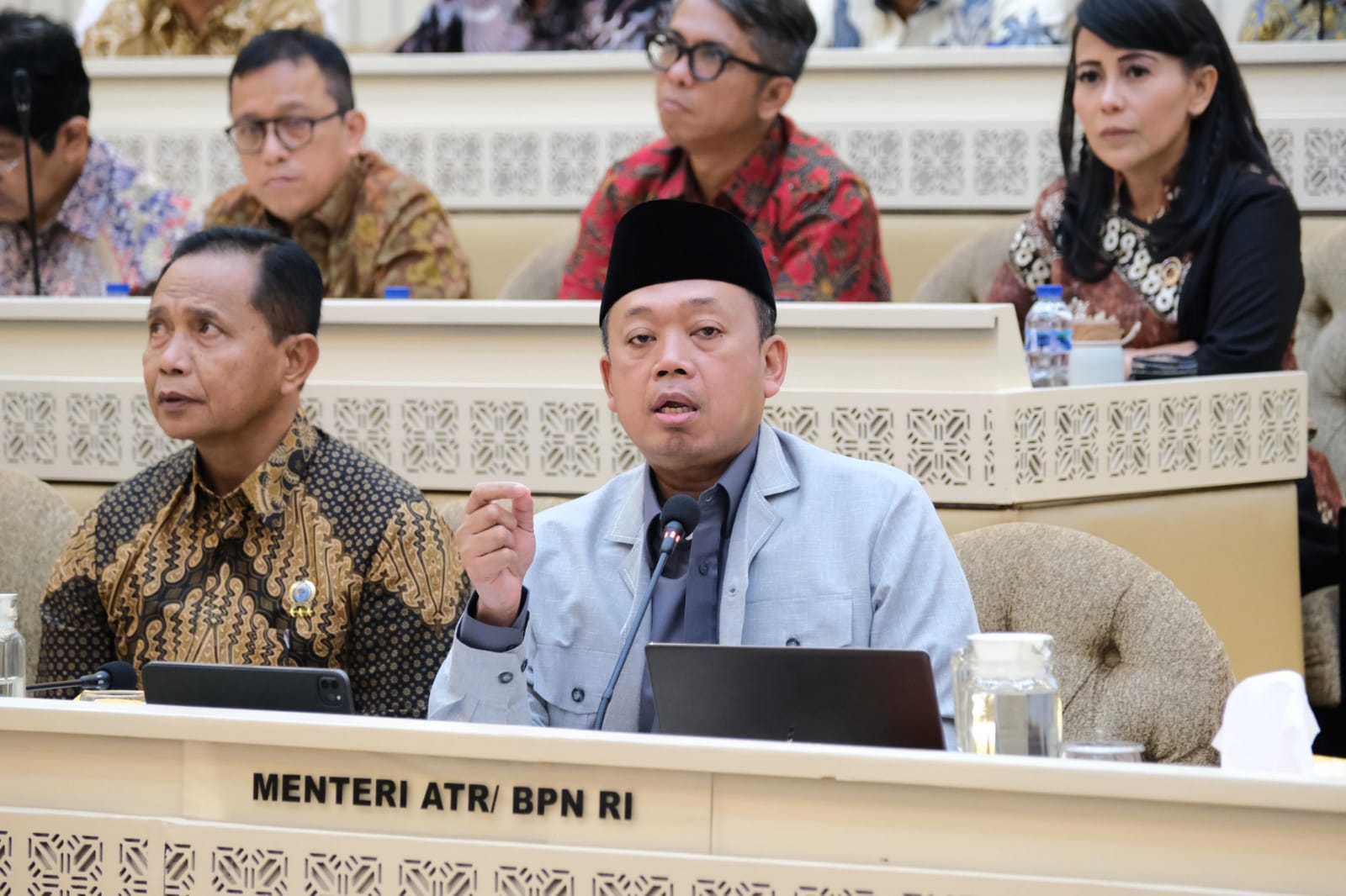  Bahas Isu Jual-Beli Pulau Bersama Komisi II DPR RI, Menteri ATR/BPN Tegaskan Tanah di Indonesia Tidak Bisa Di