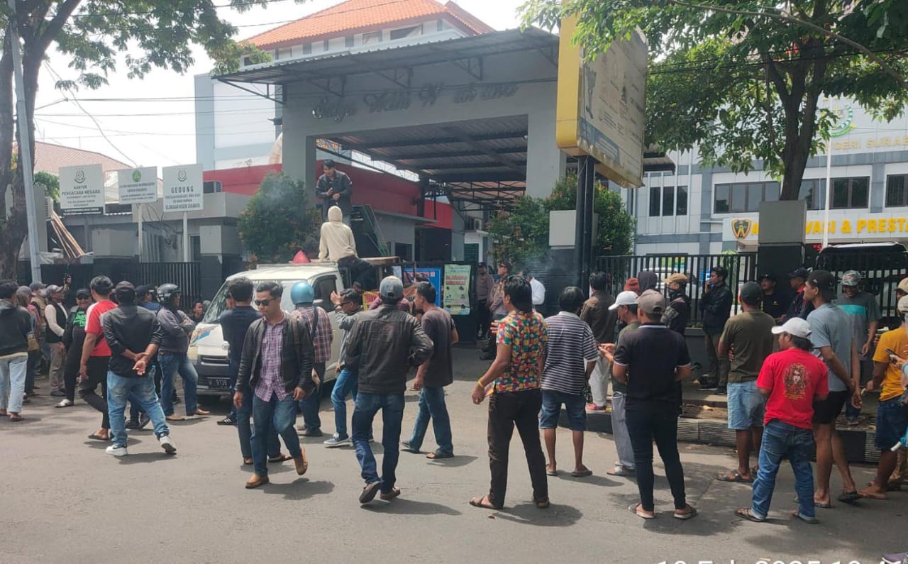 Polsek Sukomanunggal Kawal Aksi Audiensi di Kejaksaan Negeri Surabaya, Situasi Aman Terkendali