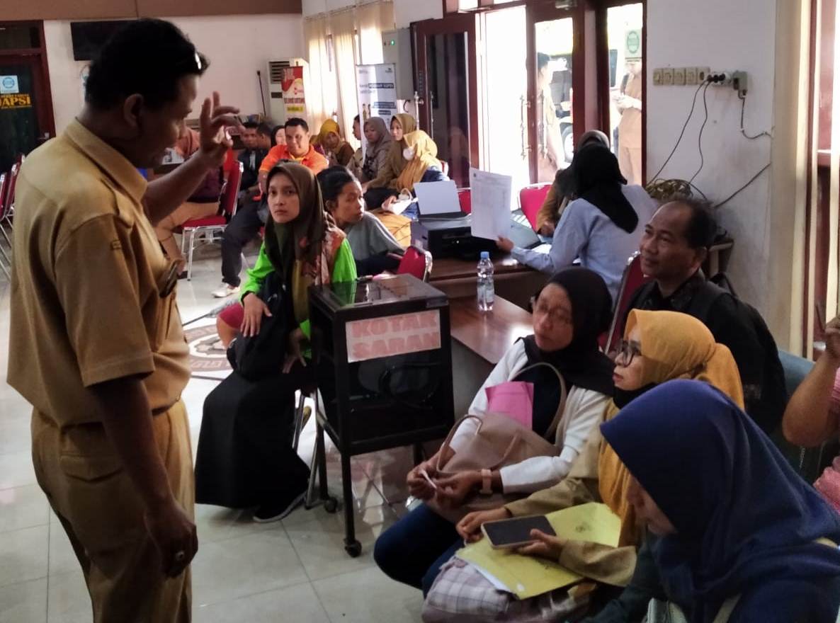 Musim PPDB, Ratusan Wali Murid Mengantre di Dinas Pendidikan Kabupaten Tulungagung