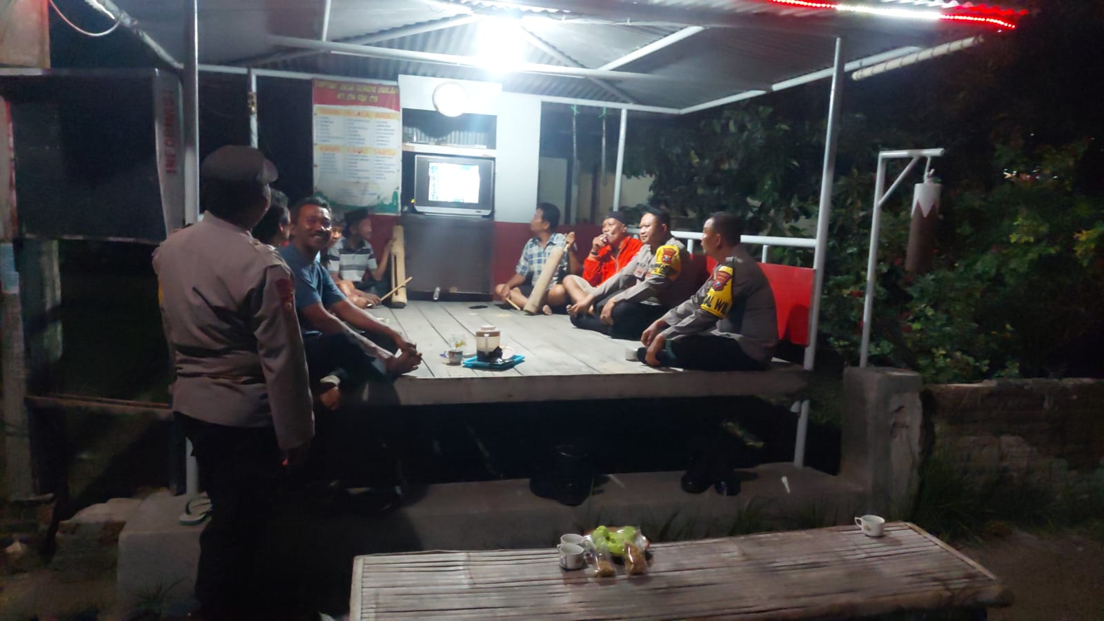 Polsek Ngasem Sambangi Pos Kamling Tugurejo, Perkuat Sinergi Jaga Keamanan Wilayah