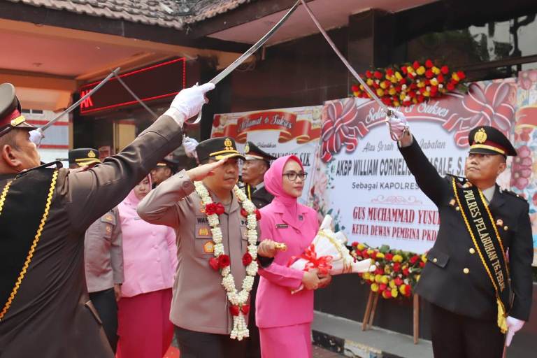 AKBP Wahyu Hidayat Resmi Jabat Kapolres Pelabuhan Tanjung Perak, Siap Lanjutkan Program dan Jaga Kamtibmas