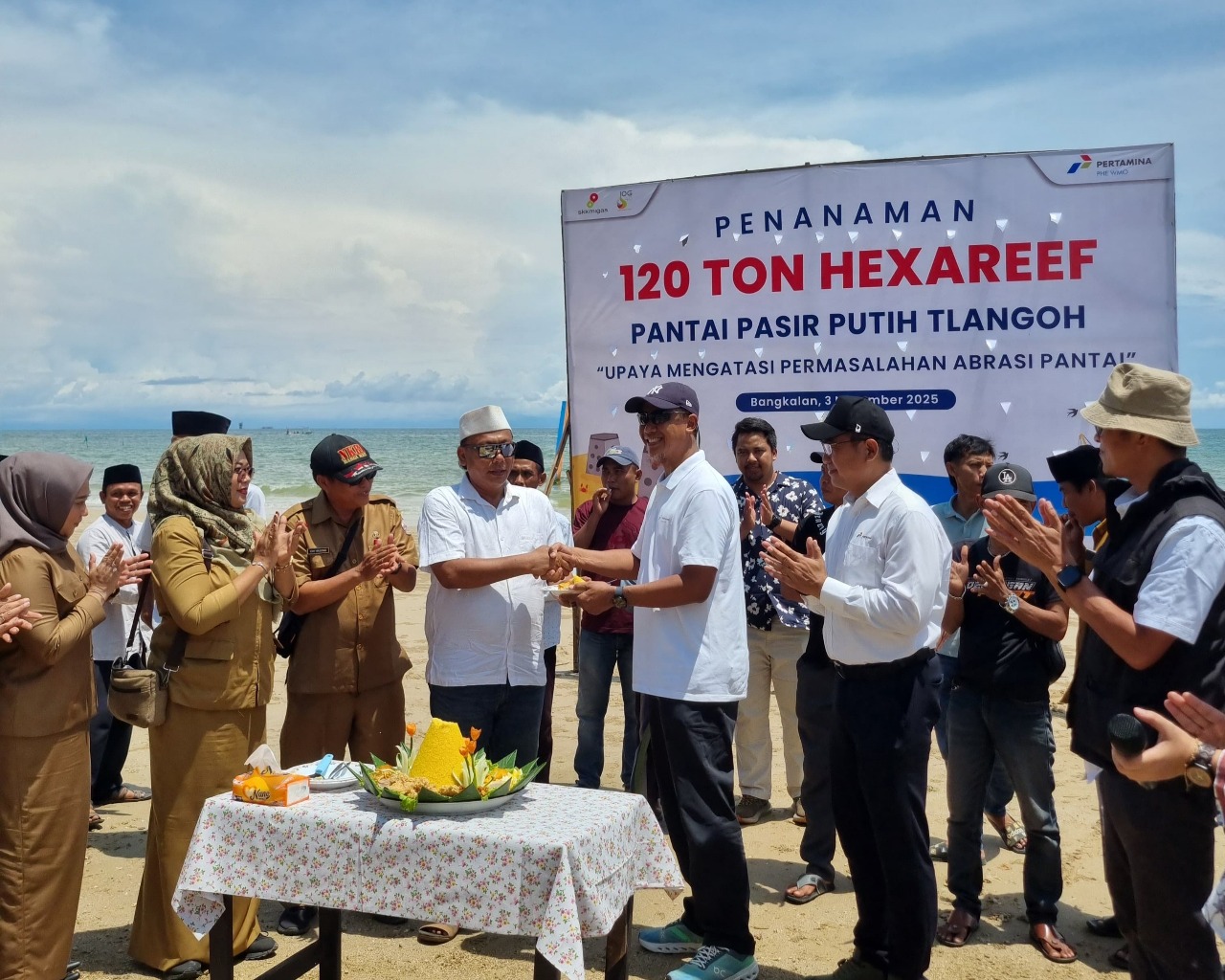 PHE WMO Dukung Wisata Berkelanjutan di Pantai Pasir Putih Tlangoh