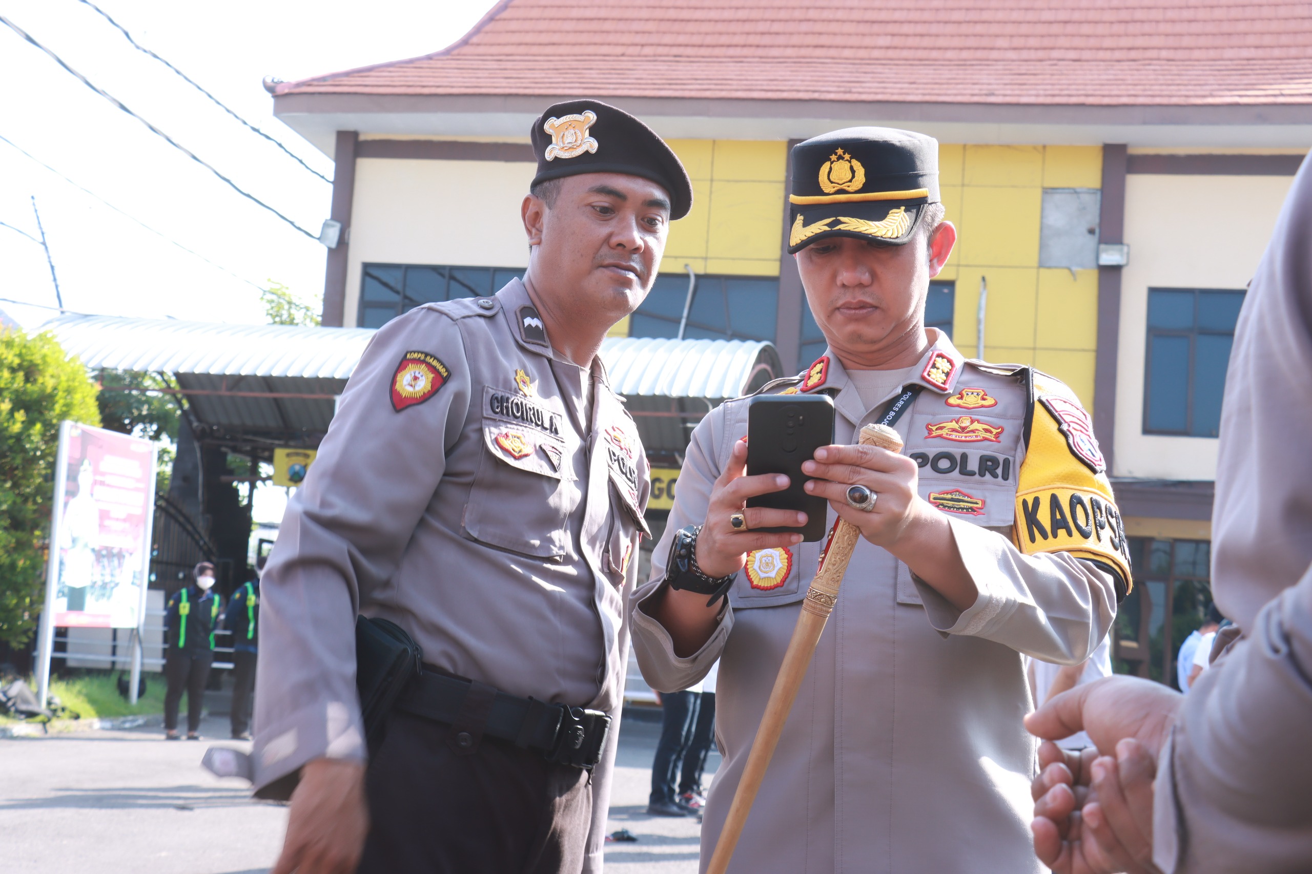 Cegah Judi Online, Kapolres Bojonegoro Periksa HP Seluruh Anggota