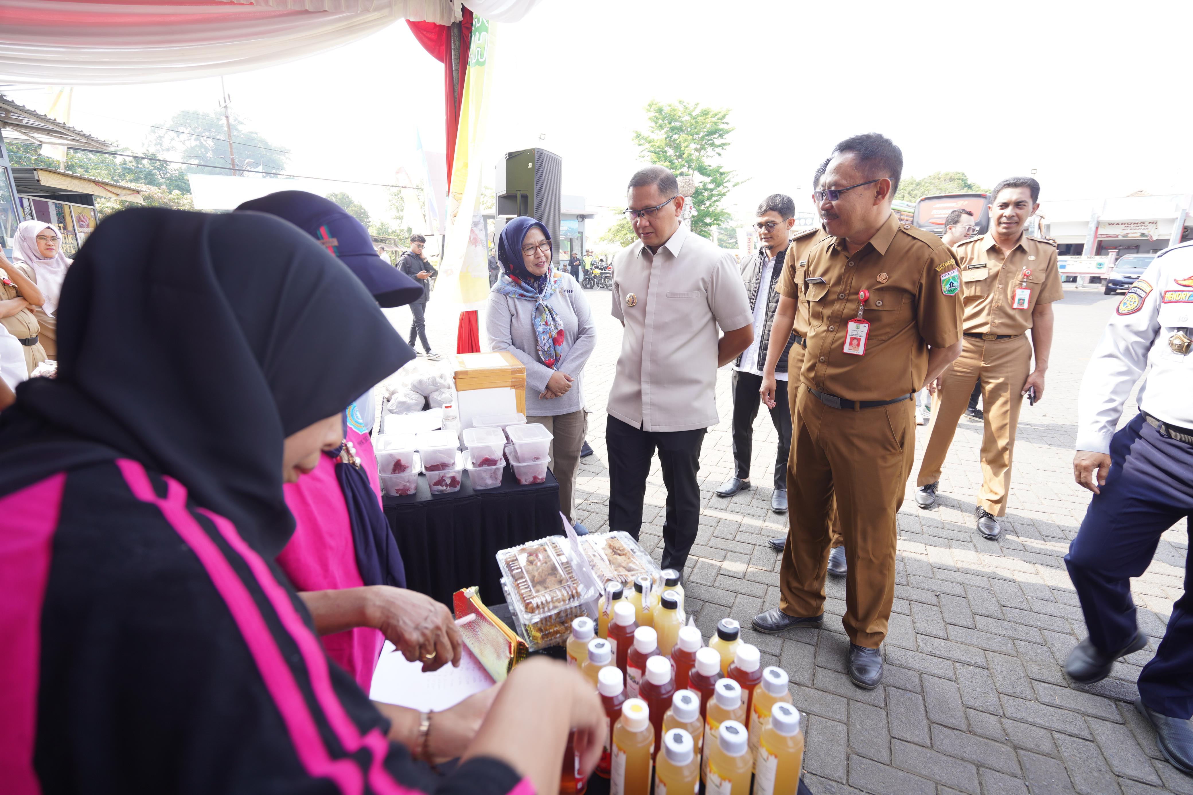 Pj Wali Kota Batu Permudah Kebutuhan Pangan Masyarakat Adakan Pasar Murah