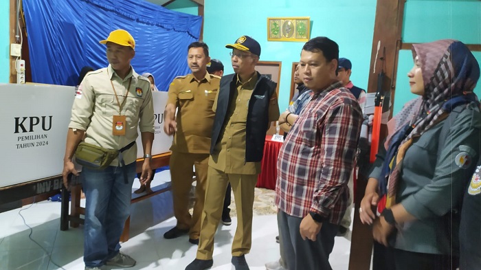 KPU Ngawi Bersama Bawaslu dan Kesbangpol Monitoring Daerah Rawan Banjir 