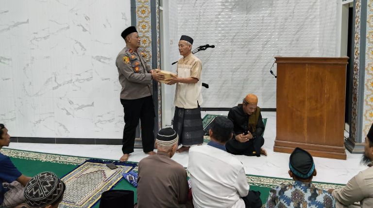 Jaga Kamtibmas Ramadan, Polsek Geneng Gelar Tarawih Keliling